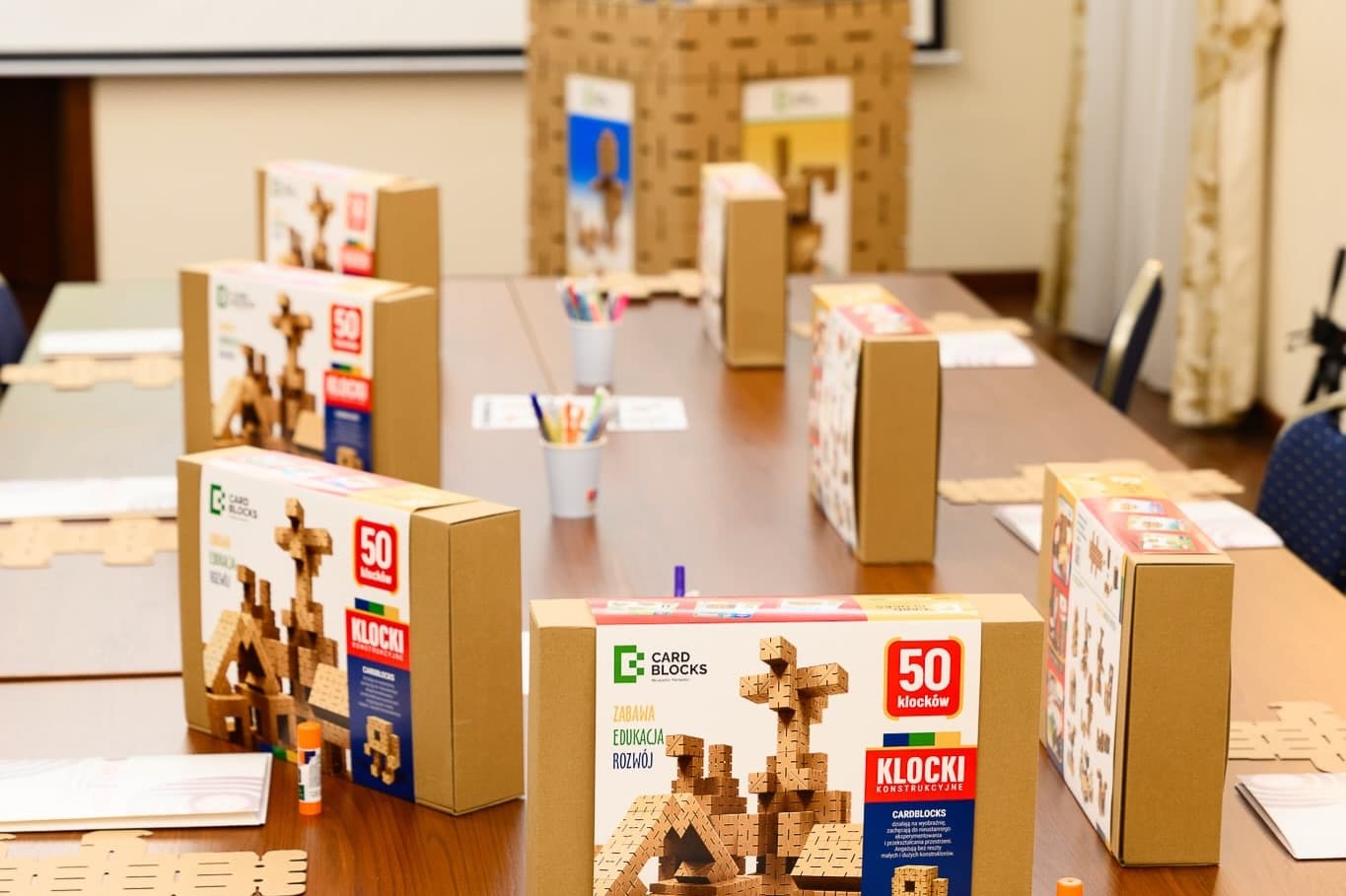 Warsztaty dla szkół, przedszkoli, na półkolonie - z klockami Cardblocks lub z drewnem osikowym