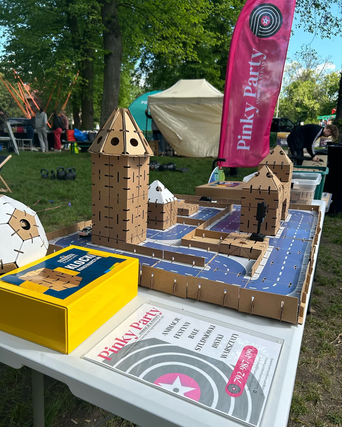Strefa eventowa tekturowych klocków Cardblocks - atrakcja na wydarzenia plenerowe